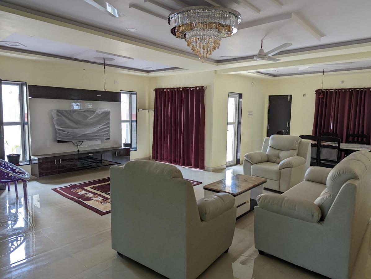 Апартаменты Ramya Grand Вишакхапатнам Экстерьер фото